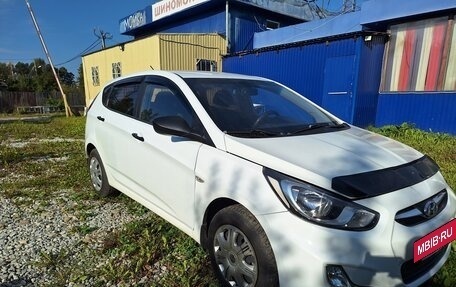 Hyundai Solaris II рестайлинг, 2012 год, 700 000 рублей, 2 фотография