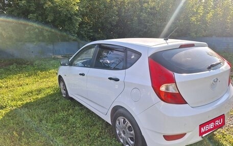 Hyundai Solaris II рестайлинг, 2012 год, 700 000 рублей, 3 фотография