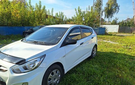 Hyundai Solaris II рестайлинг, 2012 год, 700 000 рублей, 6 фотография