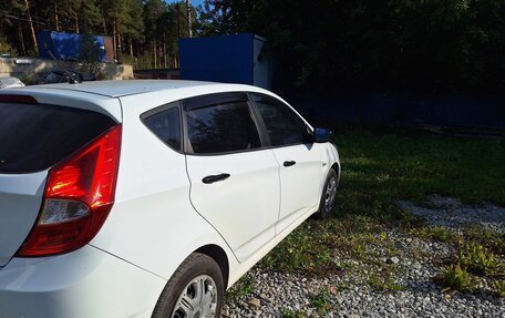 Hyundai Solaris II рестайлинг, 2012 год, 700 000 рублей, 5 фотография