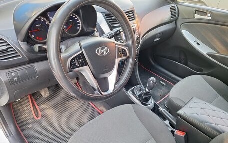 Hyundai Solaris II рестайлинг, 2012 год, 700 000 рублей, 9 фотография