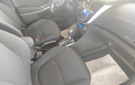 Hyundai Solaris II рестайлинг, 2013 год, 900 000 рублей, 12 фотография