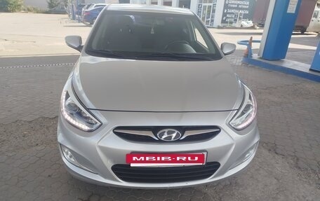 Hyundai Solaris II рестайлинг, 2013 год, 900 000 рублей, 3 фотография