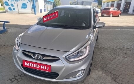 Hyundai Solaris II рестайлинг, 2013 год, 900 000 рублей, 4 фотография