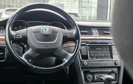 Skoda Superb III рестайлинг, 2011 год, 899 000 рублей, 22 фотография