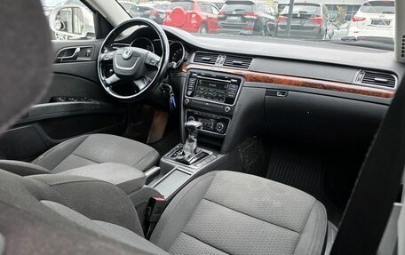 Skoda Superb III рестайлинг, 2011 год, 899 000 рублей, 24 фотография