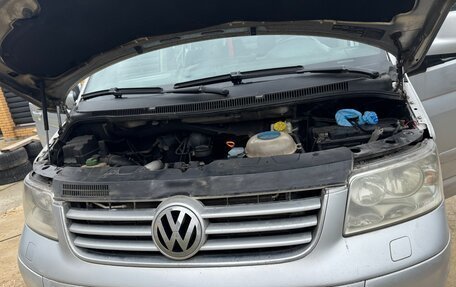 Volkswagen Multivan T5, 2004 год, 1 210 000 рублей, 1 фотография