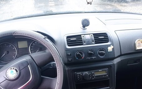 Skoda Fabia II, 2011 год, 275 000 рублей, 1 фотография