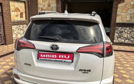 Toyota RAV4, 2018 год, 2 500 000 рублей, 4 фотография