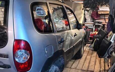 Chevrolet Niva I рестайлинг, 2010 год, 300 000 рублей, 4 фотография