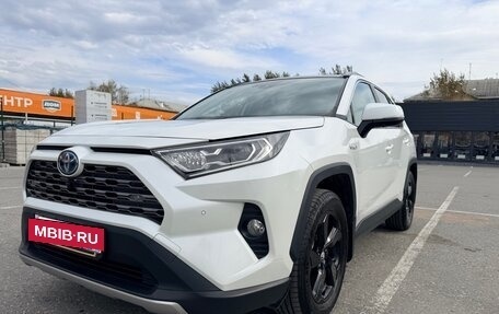 Toyota RAV4, 2021 год, 5 500 000 рублей, 3 фотография