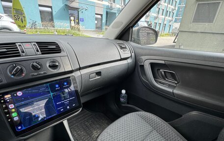Skoda Fabia II, 2011 год, 700 000 рублей, 14 фотография