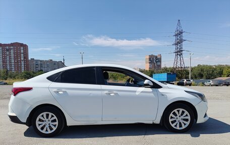 Hyundai Solaris II рестайлинг, 2018 год, 950 000 рублей, 3 фотография