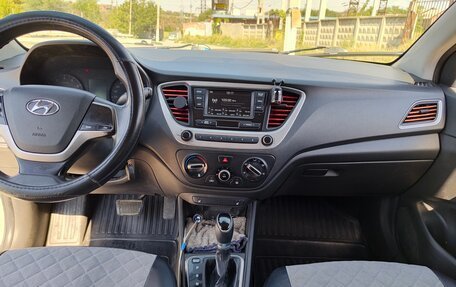 Hyundai Solaris II рестайлинг, 2018 год, 950 000 рублей, 10 фотография