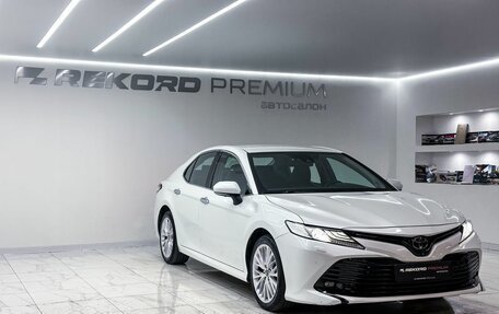 Toyota Camry, 2019 год, 3 190 000 рублей, 2 фотография
