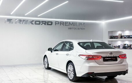 Toyota Camry, 2019 год, 3 190 000 рублей, 30 фотография