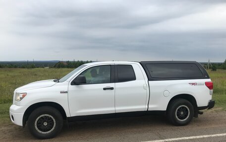 Toyota Tundra II, 2011 год, 2 000 000 рублей, 2 фотография