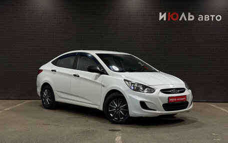 Hyundai Solaris II рестайлинг, 2012 год, 800 000 рублей, 3 фотография