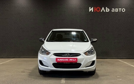 Hyundai Solaris II рестайлинг, 2012 год, 800 000 рублей, 2 фотография