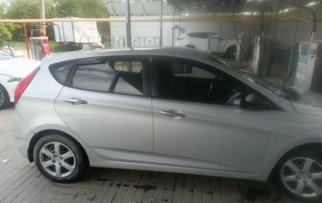 Hyundai Solaris II рестайлинг, 2011 год, 460 000 рублей, 1 фотография