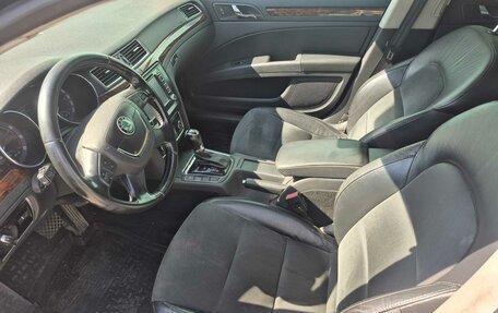 Skoda Superb III рестайлинг, 2012 год, 1 200 000 рублей, 11 фотография