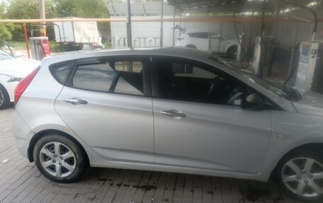 Hyundai Solaris II рестайлинг, 2011 год, 460 000 рублей, 3 фотография