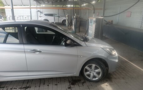 Hyundai Solaris II рестайлинг, 2011 год, 460 000 рублей, 4 фотография