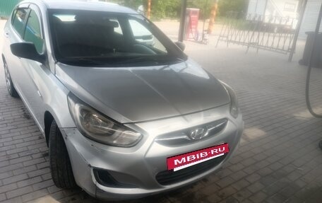 Hyundai Solaris II рестайлинг, 2011 год, 460 000 рублей, 2 фотография