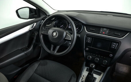 Skoda Octavia, 2018 год, 1 999 999 рублей, 8 фотография