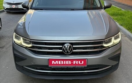 Volkswagen Tiguan II, 2021 год, 2 680 000 рублей, 1 фотография