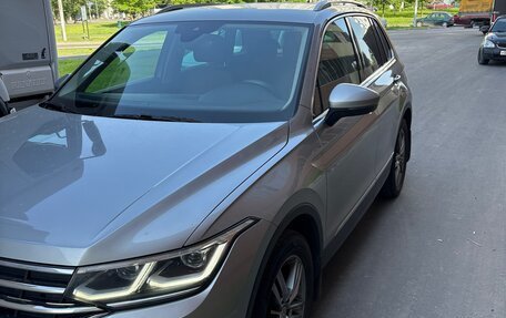 Volkswagen Tiguan II, 2021 год, 2 680 000 рублей, 3 фотография