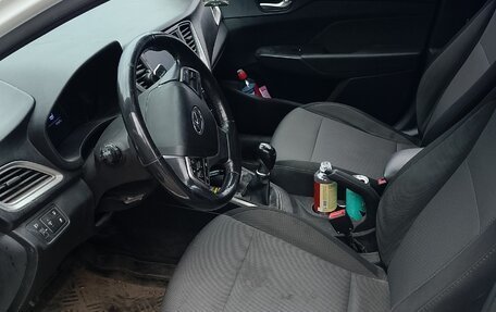 Hyundai Solaris II рестайлинг, 2018 год, 800 000 рублей, 8 фотография