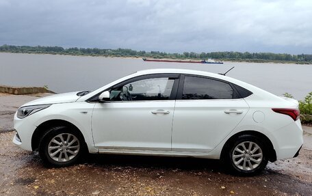 Hyundai Solaris II рестайлинг, 2018 год, 800 000 рублей, 3 фотография