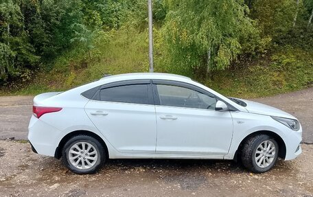 Hyundai Solaris II рестайлинг, 2018 год, 800 000 рублей, 5 фотография