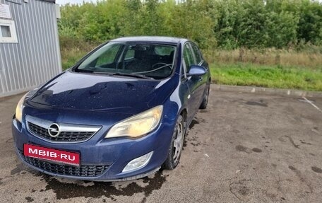 Opel Astra J, 2010 год, 650 000 рублей, 1 фотография