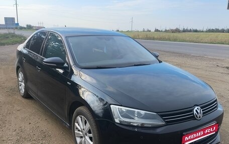 Volkswagen Jetta VI, 2013 год, 950 000 рублей, 2 фотография