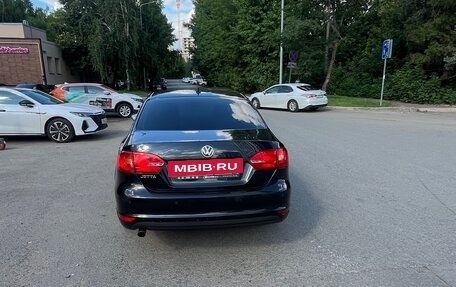 Volkswagen Jetta VI, 2013 год, 895 000 рублей, 3 фотография