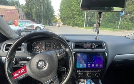 Volkswagen Jetta VI, 2013 год, 895 000 рублей, 6 фотография