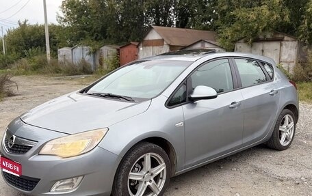 Opel Astra J, 2011 год, 750 000 рублей, 1 фотография
