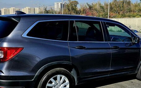 Honda Pilot III рестайлинг, 2018 год, 2 000 000 рублей, 3 фотография