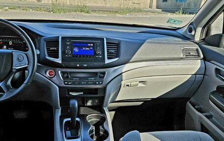 Honda Pilot III рестайлинг, 2018 год, 2 000 000 рублей, 16 фотография