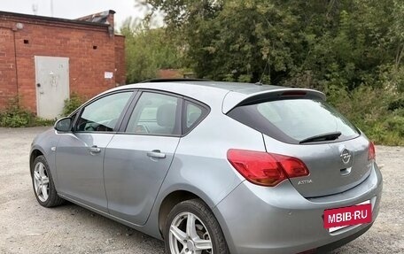Opel Astra J, 2011 год, 750 000 рублей, 2 фотография