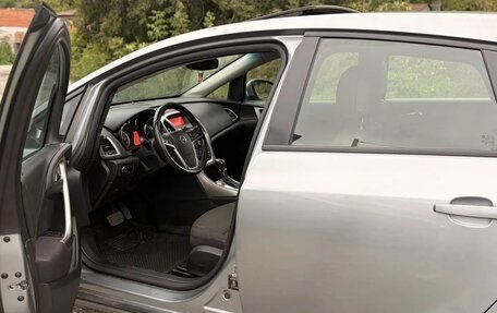 Opel Astra J, 2011 год, 750 000 рублей, 11 фотография