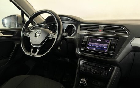 Volkswagen Tiguan II, 2018 год, 1 700 000 рублей, 16 фотография