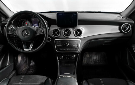 Mercedes-Benz GLA, 2016 год, 1 760 000 рублей, 14 фотография