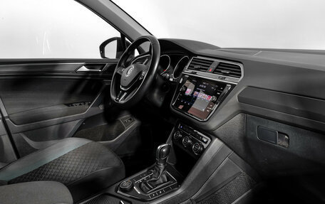 Volkswagen Tiguan II, 2019 год, 1 890 000 рублей, 15 фотография