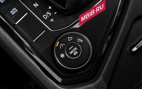 Volkswagen Tiguan II, 2019 год, 1 890 000 рублей, 20 фотография