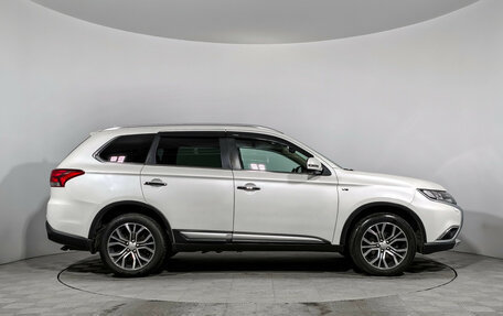 Mitsubishi Outlander III рестайлинг 3, 2017 год, 2 100 000 рублей, 4 фотография