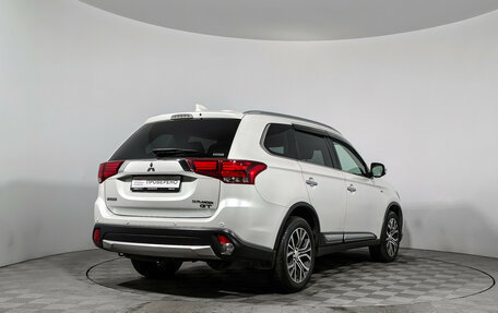 Mitsubishi Outlander III рестайлинг 3, 2017 год, 2 100 000 рублей, 5 фотография