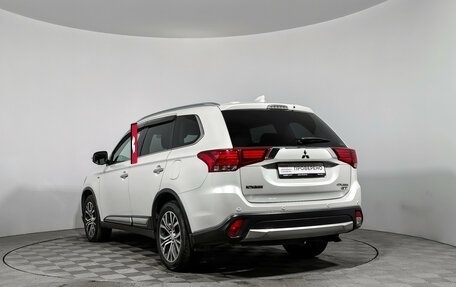 Mitsubishi Outlander III рестайлинг 3, 2017 год, 2 100 000 рублей, 7 фотография